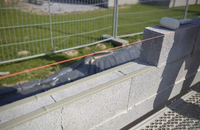 Gefreesde betonblokken voor verlijming van Rectilom